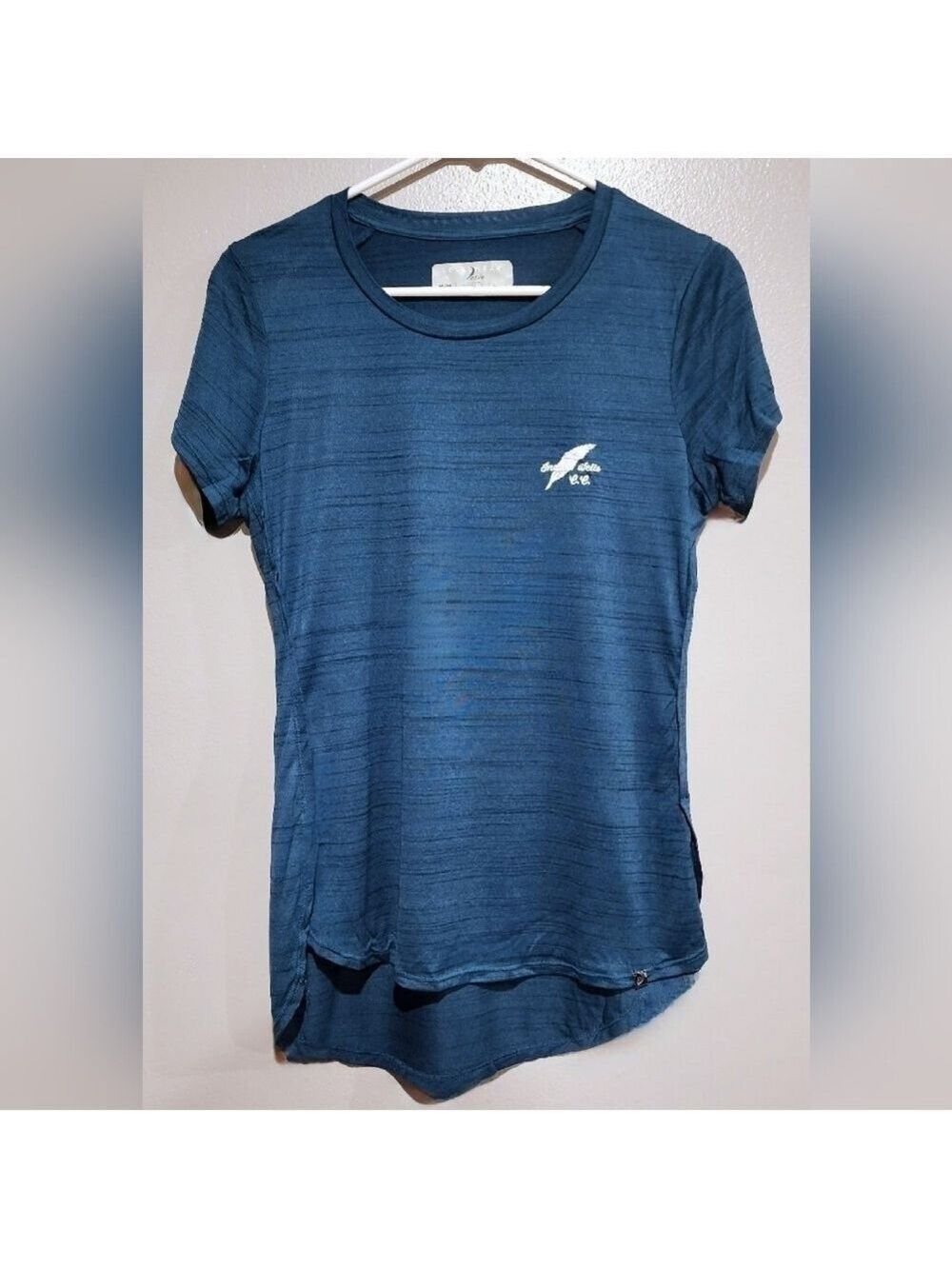 Levelwear Verve Lux Heather Blue Tee with Indian Wells Feather Logo New With Tag